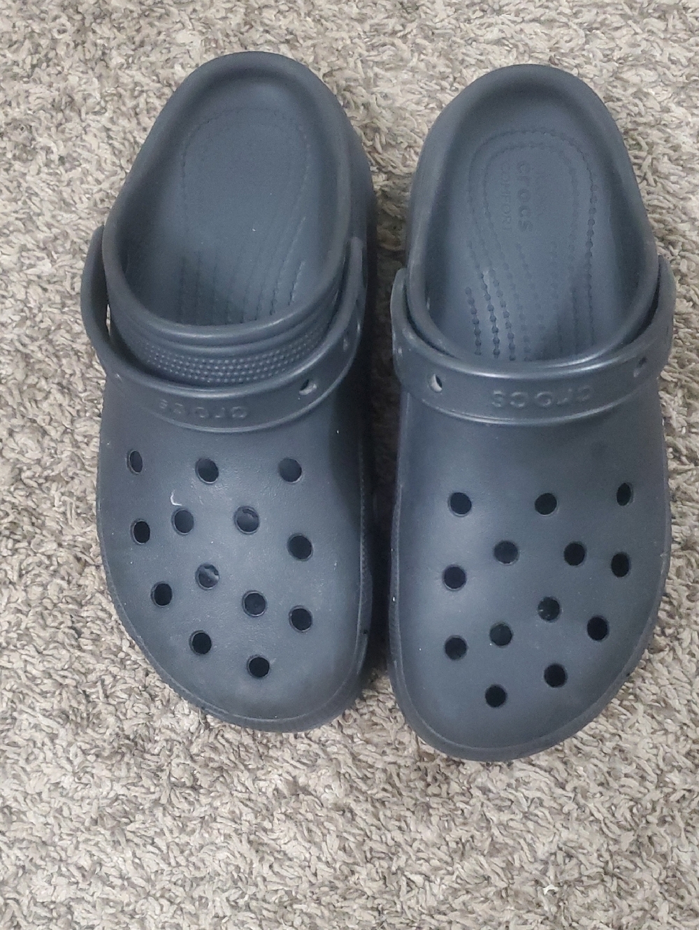 CROCS size J6 in navy/dark blue
